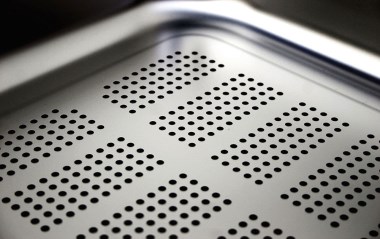 Gelochter Gastronorm Behälter 2/3 (650x530 mm) aus Edelstahl